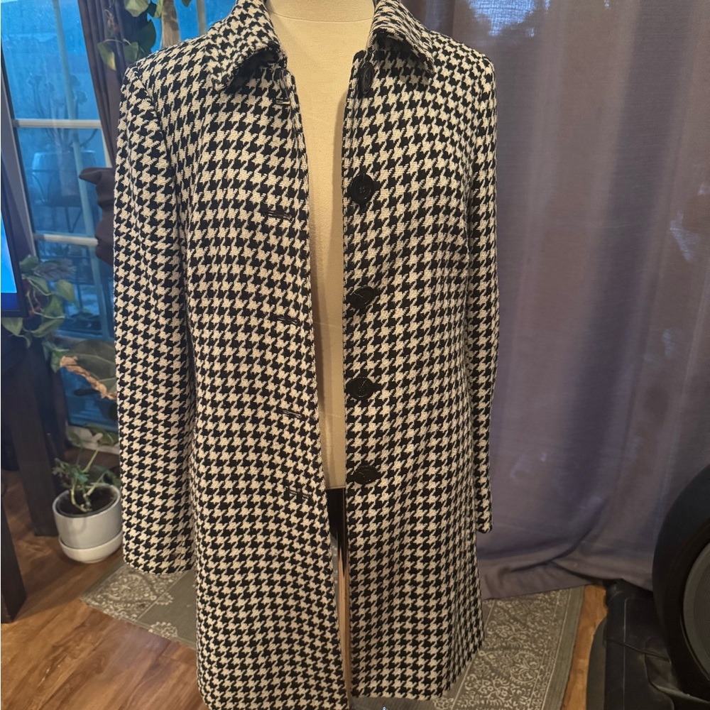 Ann Taylor Black and White Houndstooth Coat